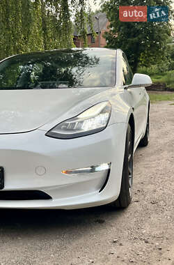 Седан Tesla Model 3 2021 в 