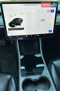 Седан Tesla Model 3 2019 в 