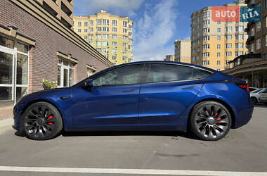 Седан Tesla Model 3 2021 в 
