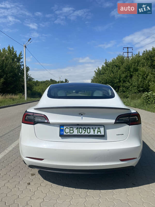 Седан Tesla Model 3 2021 в Киеве