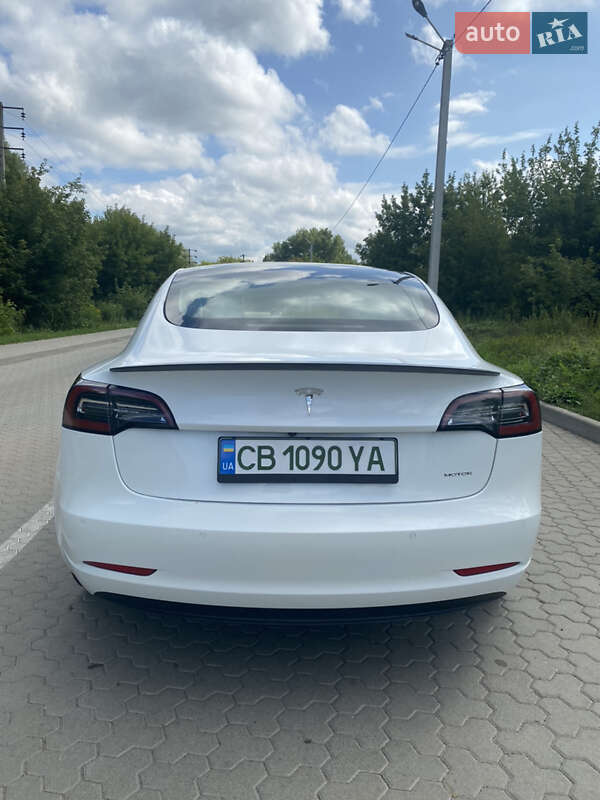 Седан Tesla Model 3 2021 в Киеве