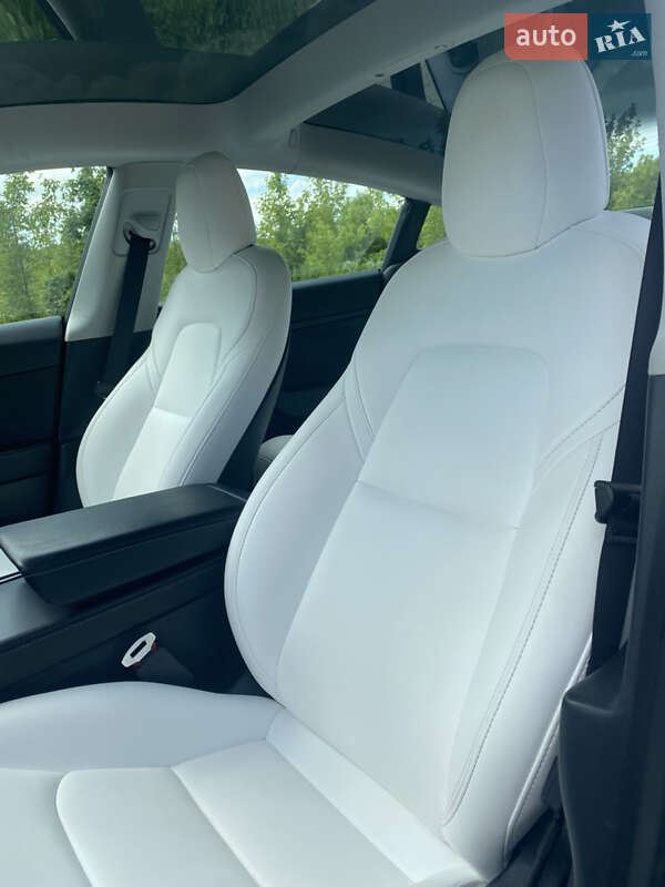 Седан Tesla Model 3 2021 в Киеве