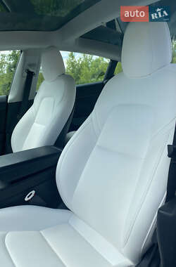 Седан Tesla Model 3 2021 в 