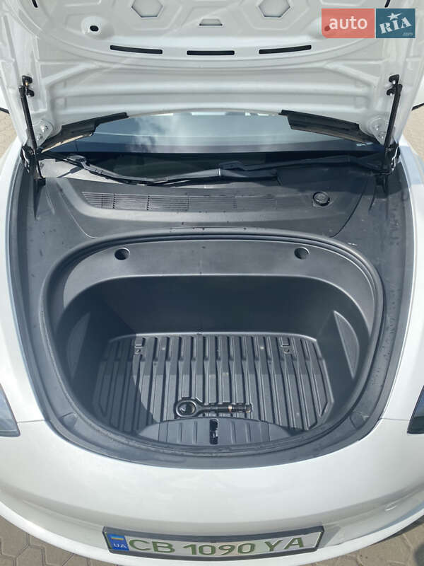 Седан Tesla Model 3 2021 в Киеве