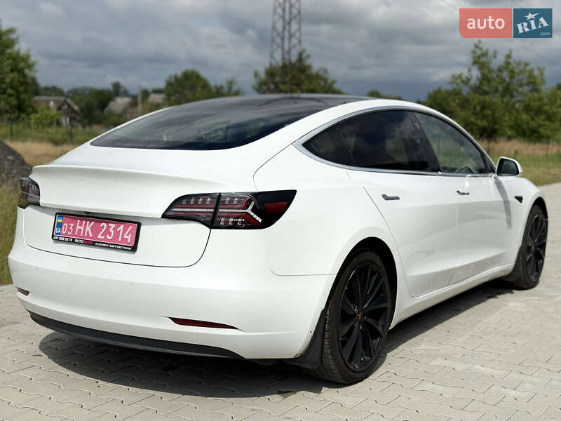 Седан Tesla Model 3 2018 в Луцке