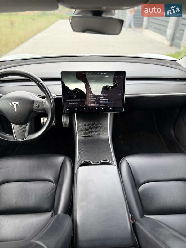 Седан Tesla Model 3 2018 в Луцке