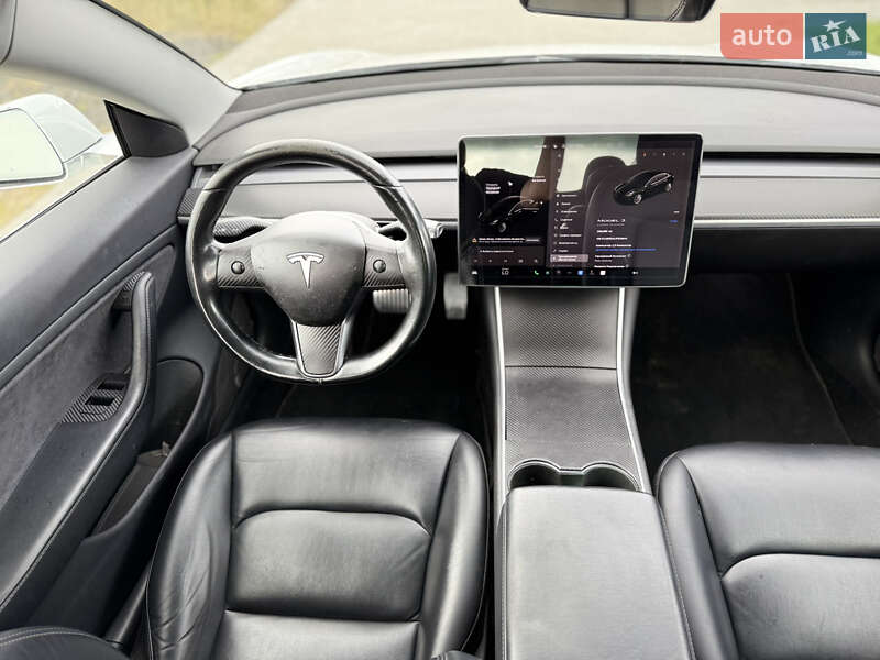 Седан Tesla Model 3 2018 в Луцке