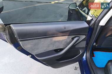 Седан Tesla Model 3 2019 в 