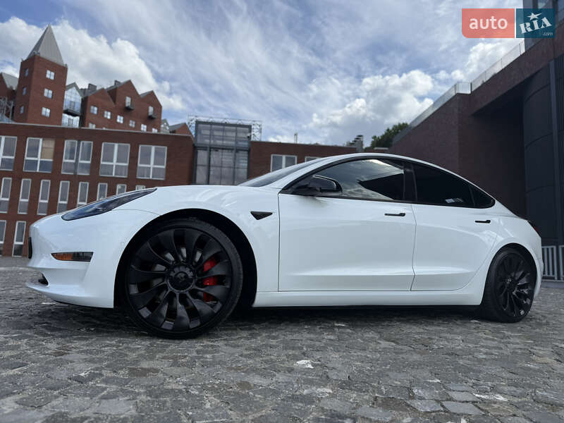 Седан Tesla Model 3 2021 в Дніпрі