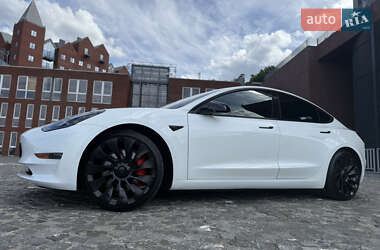 Седан Tesla Model 3 2021 в 