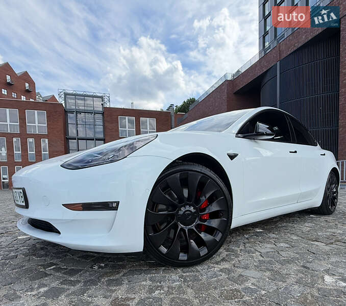 Седан Tesla Model 3 2021 в Дніпрі