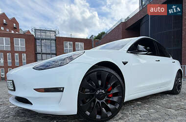 Седан Tesla Model 3 2021 в 
