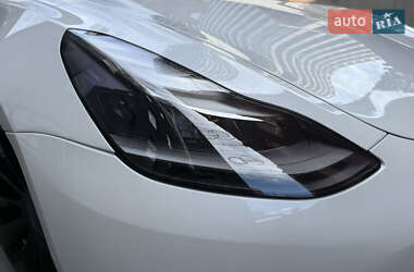 Седан Tesla Model 3 2021 в 