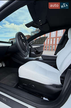 Седан Tesla Model 3 2021 в 