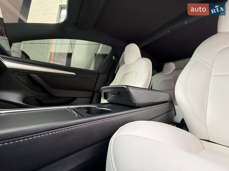 Седан Tesla Model 3 2021 в Дніпрі