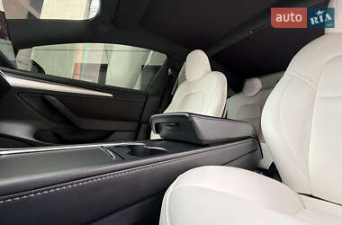 Седан Tesla Model 3 2021 в 