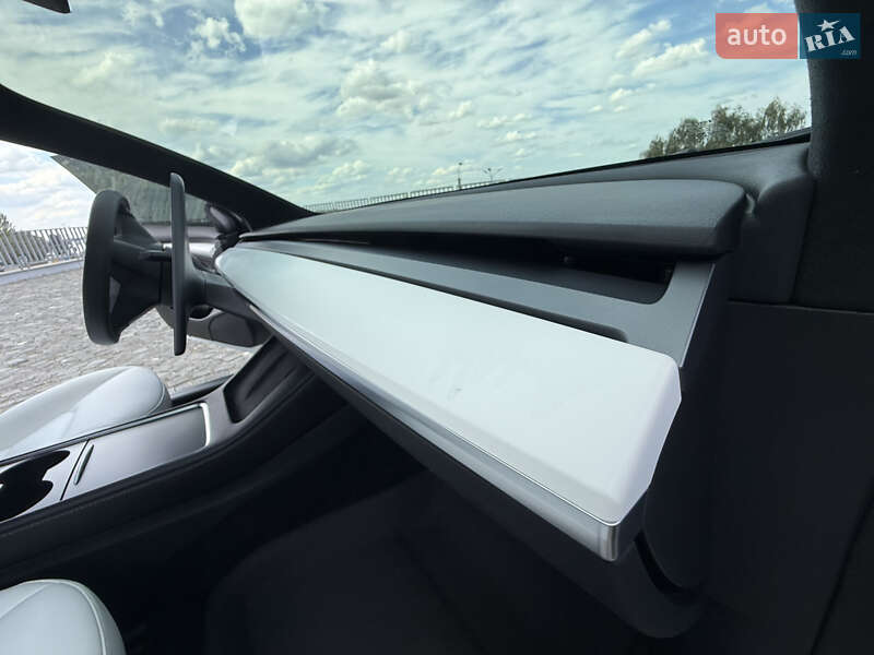 Седан Tesla Model 3 2021 в Дніпрі