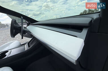 Седан Tesla Model 3 2021 в 