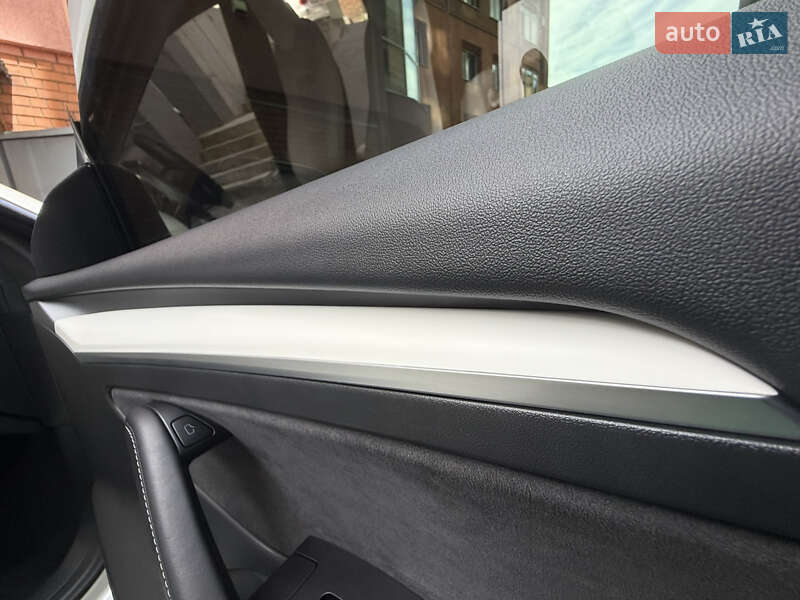 Седан Tesla Model 3 2021 в Дніпрі