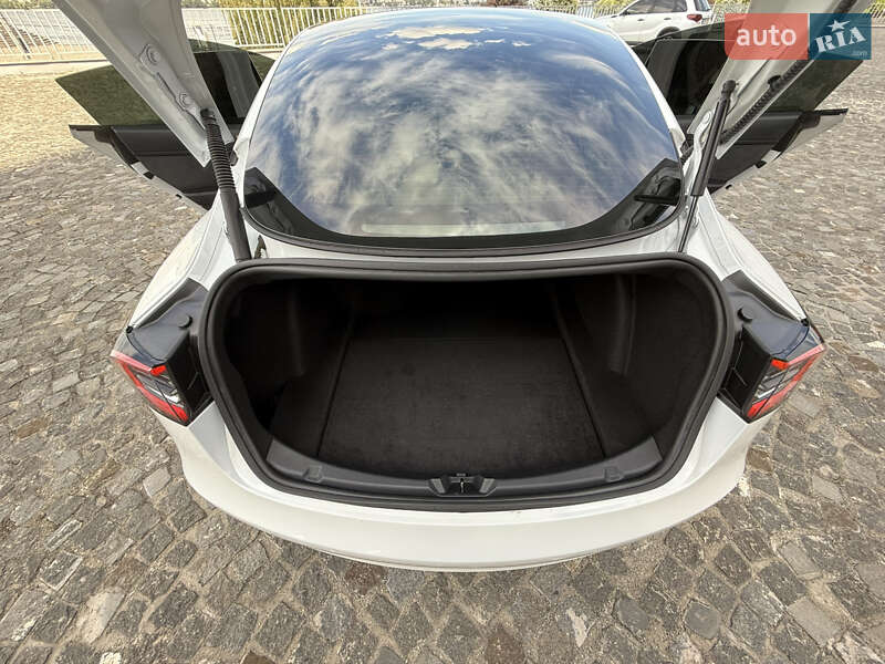 Седан Tesla Model 3 2021 в Дніпрі