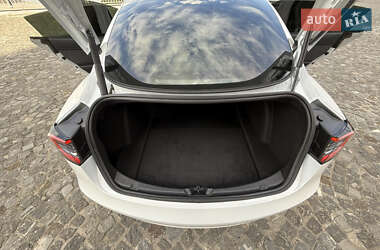 Седан Tesla Model 3 2021 в 