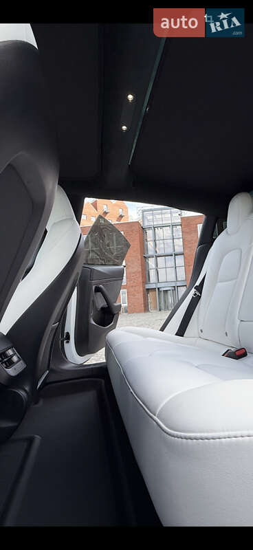 Седан Tesla Model 3 2021 в Дніпрі