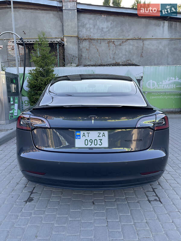 Седан Tesla Model 3 2018 в Ивано-Франковске