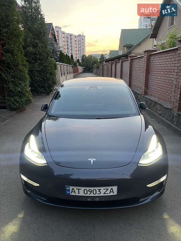 Седан Tesla Model 3 2018 в Ивано-Франковске