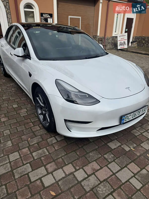 Tesla Model 3 2022