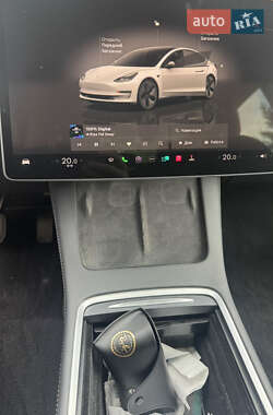 Седан Tesla Model 3 2022 в 