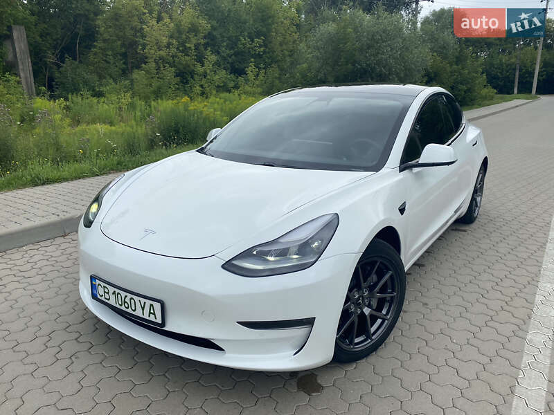 Седан Tesla Model 3 2021 в 