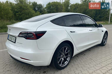 Седан Tesla Model 3 2021 в 