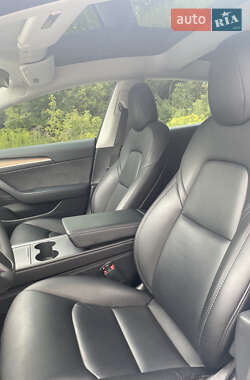Седан Tesla Model 3 2021 в 