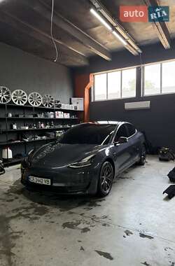 Седан Tesla Model 3 2022 в Черновцах