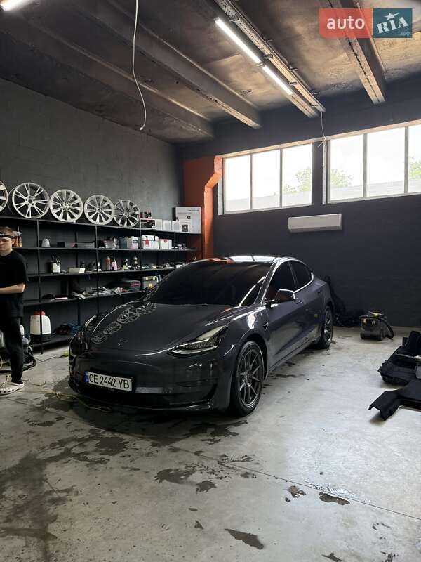 Седан Tesla Model 3 2022 в 