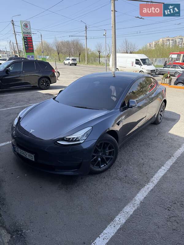 Седан Tesla Model 3 2022 в Чернівцях