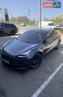 Седан Tesla Model 3 2022 в 