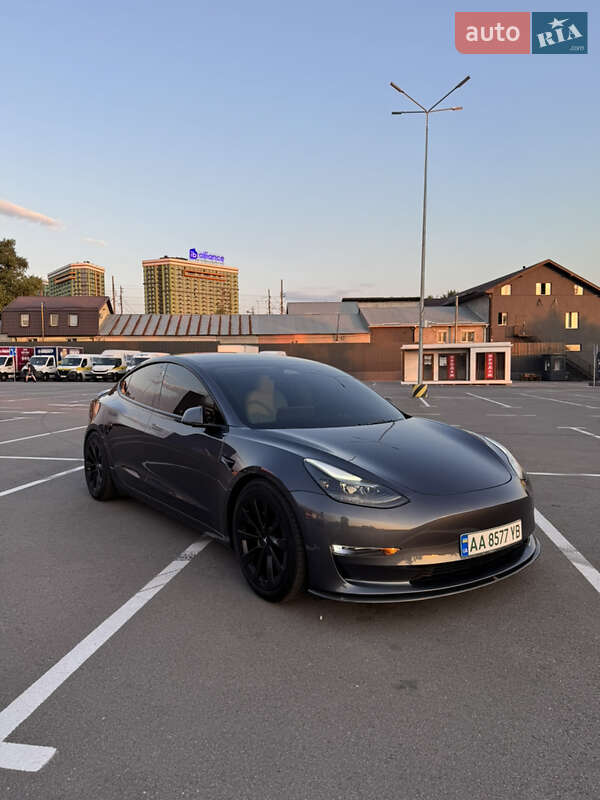 Седан Tesla Model 3 2023 в Киеве
