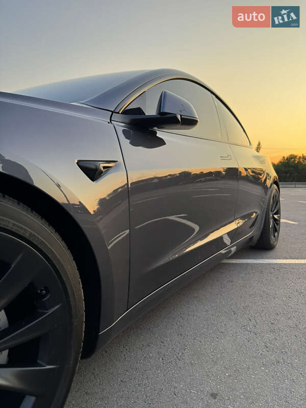 Седан Tesla Model 3 2023 в Києві