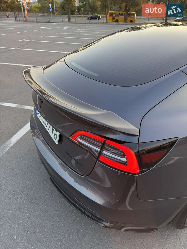 Седан Tesla Model 3 2023 в Києві