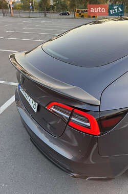 Седан Tesla Model 3 2023 в 