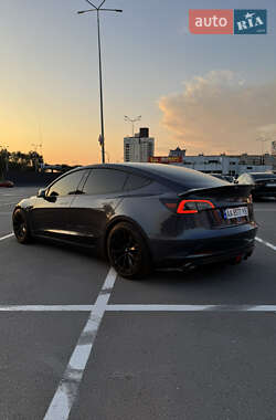 Седан Tesla Model 3 2023 в 