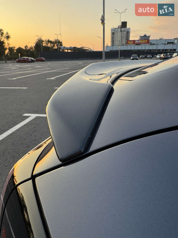 Седан Tesla Model 3 2023 в Києві