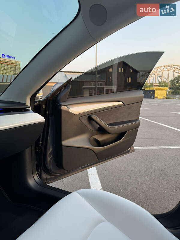 Седан Tesla Model 3 2023 в Киеве