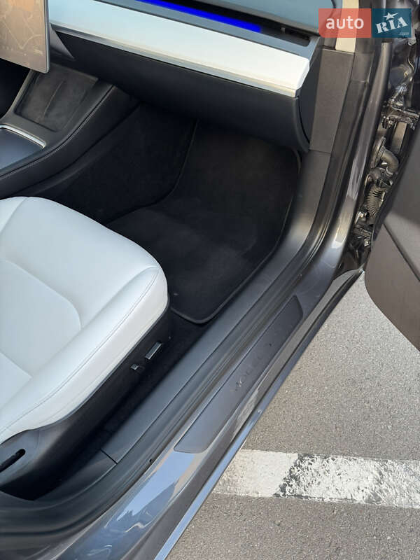 Седан Tesla Model 3 2023 в Киеве