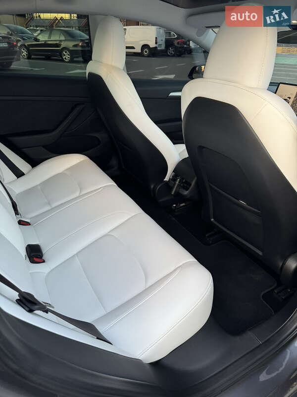 Седан Tesla Model 3 2023 в Киеве