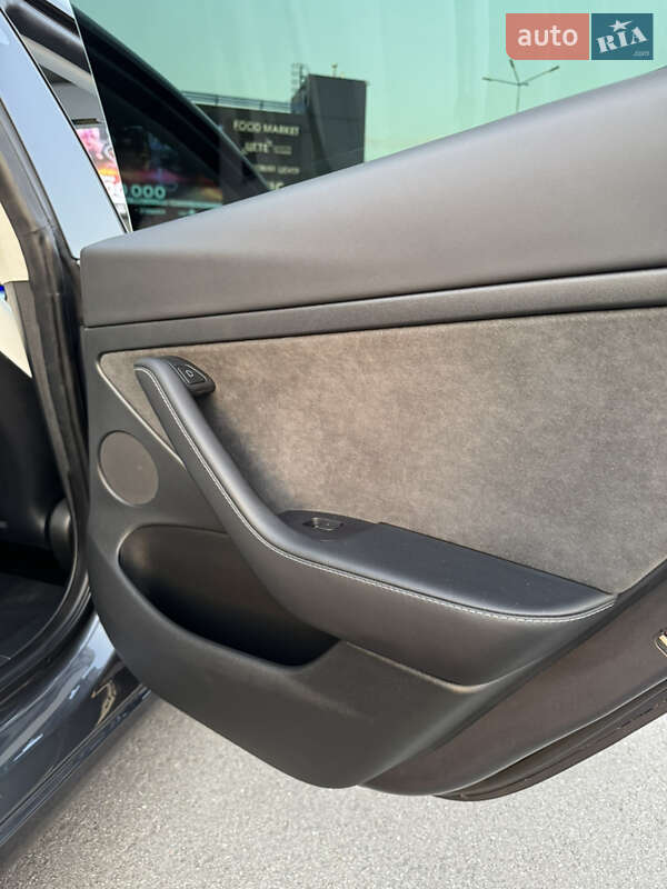 Седан Tesla Model 3 2023 в Киеве