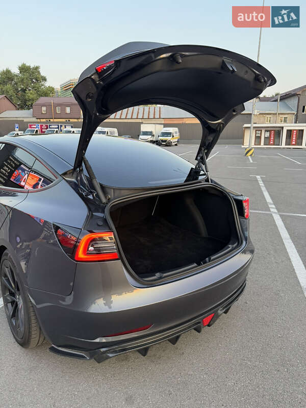 Седан Tesla Model 3 2023 в Киеве