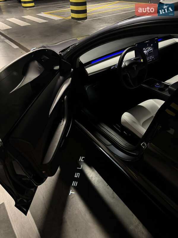 Седан Tesla Model 3 2023 в Киеве