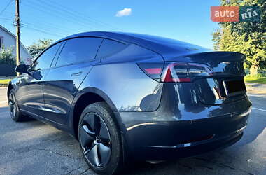 Седан Tesla Model 3 2022 в 